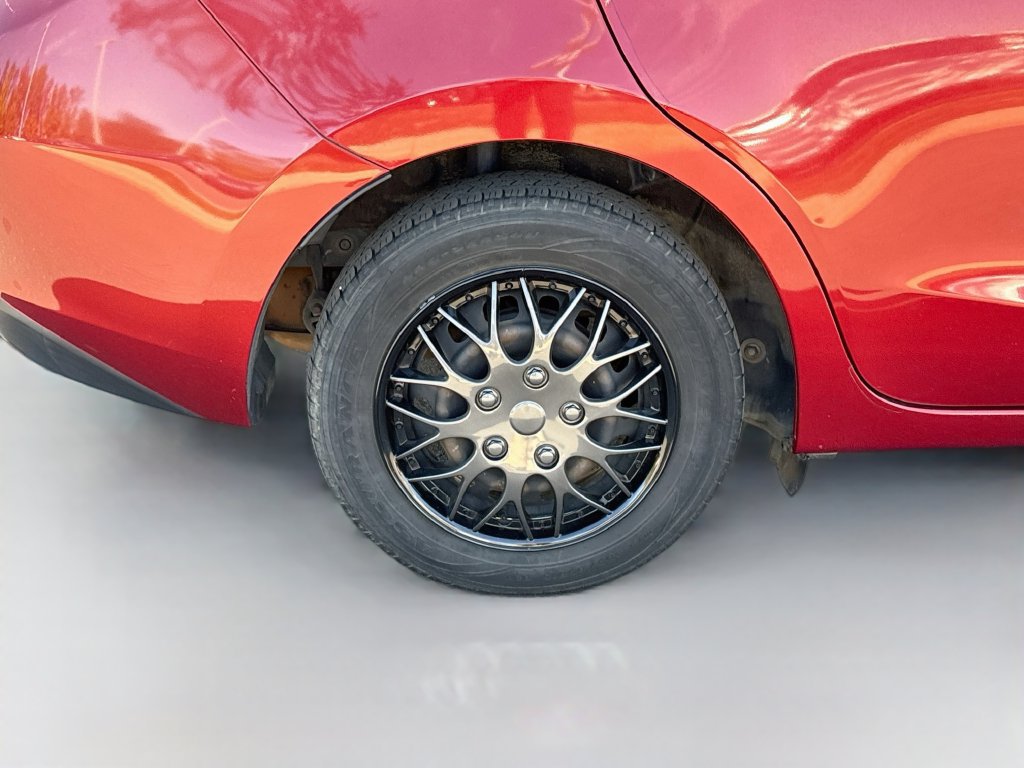 Used 2019 Toyota Yaris L FWD image 9