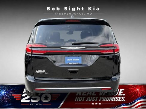 Used 2024 Chrysler Pacifica Touring-L FWD image 10