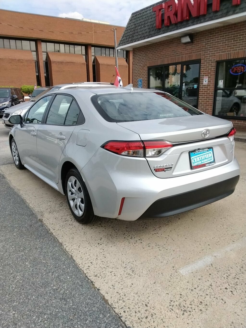 Used 2024 Toyota Corolla LE FWD image 2
