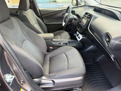 Used 2018 Toyota Prius Two w/ Prius Two Safety Plus Package FWD image 20