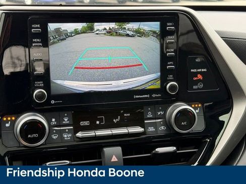 Used 2020 Toyota Highlander XLE AWD/4WD image 27