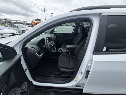 Used 2023 GMC Terrain SLE w/ Driver Convenience Package AWD/4WD image 11