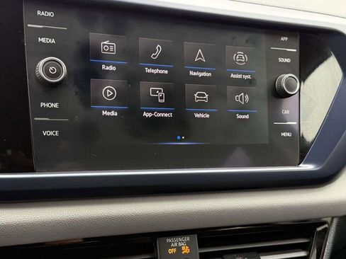 Used 2022 Volkswagen Taos SE image 18