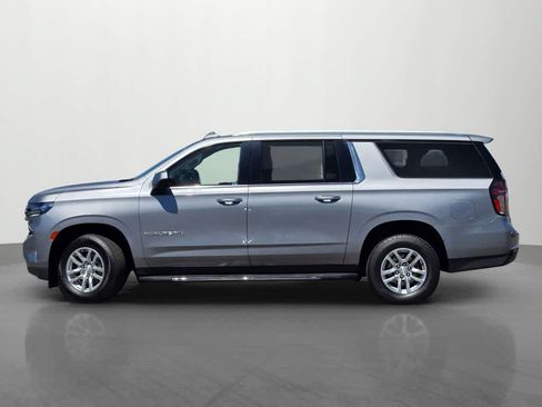 Used 2023 Chevrolet Suburban LT AWD/4WD image 3