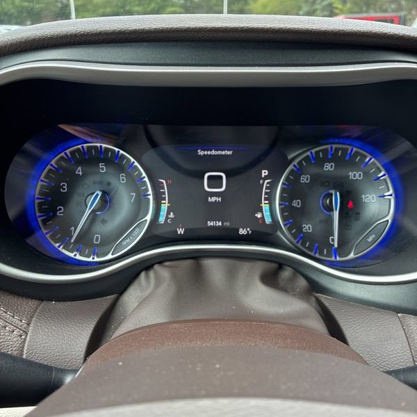 Used 2021 Chrysler Pacifica Touring-L FWD image 12