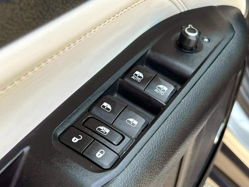 Certified 2022 Jeep Compass Limited w/ Sun and Sound Group AWD/4WD image 18