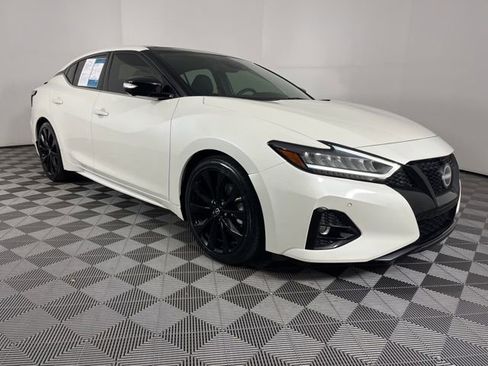 Used 2023 Nissan Maxima SR w/ Sport Mat Group FWD image 3