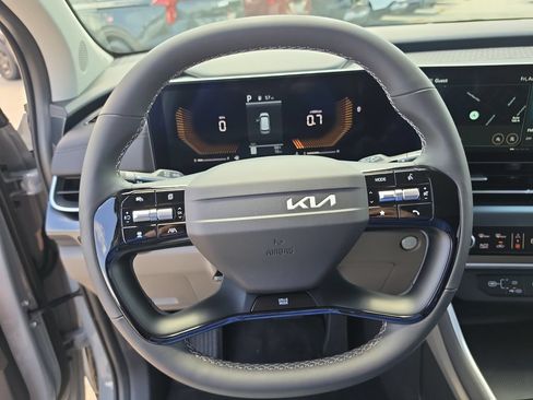 New 2027 Kia Carnival LX FWD image 29