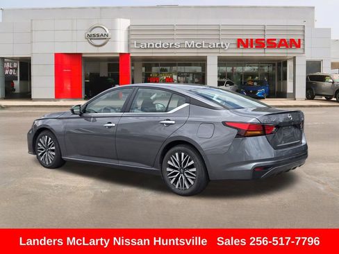 Used 2024 Nissan Altima 2.5 SV FWD image 6