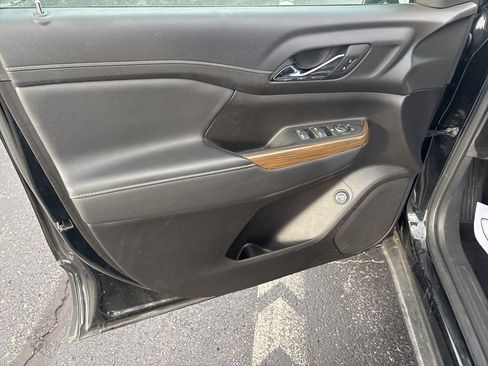 Used 2023 GMC Acadia SLE w/ Driver Convenience Package image 28