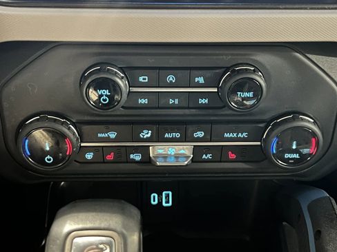 Used 2022 Ford Bronco Wildtrak image 44