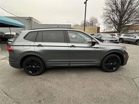 Certified 2022 Volkswagen Tiguan SE R-Line image 2