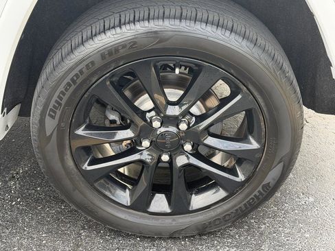 Used 2020 Jeep Grand Cherokee Altitude AWD/4WD image 11