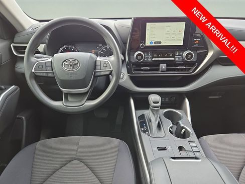 Used 2023 Toyota Highlander L FWD image 10
