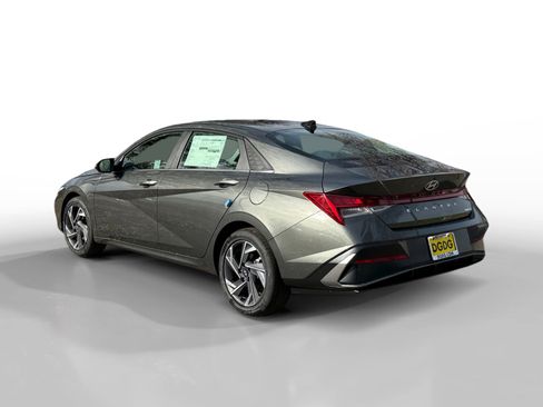 New 2026 Hyundai Elantra Limited FWD image 3