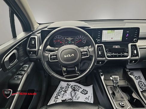 Used 2022 Kia Sorento S w/ Panoramic Sunroof Package FWD image 18