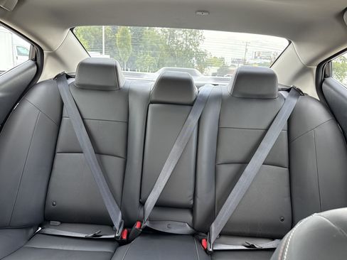 Used 2024 Nissan Altima 2.0 SR FWD image 37