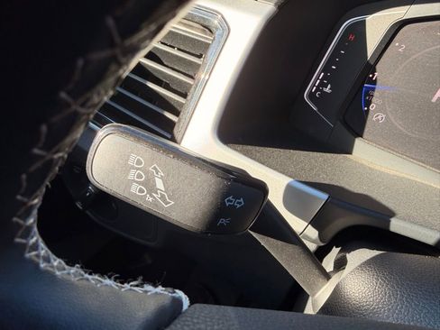 Used 2022 Volkswagen Atlas Cross Sport SE image 14