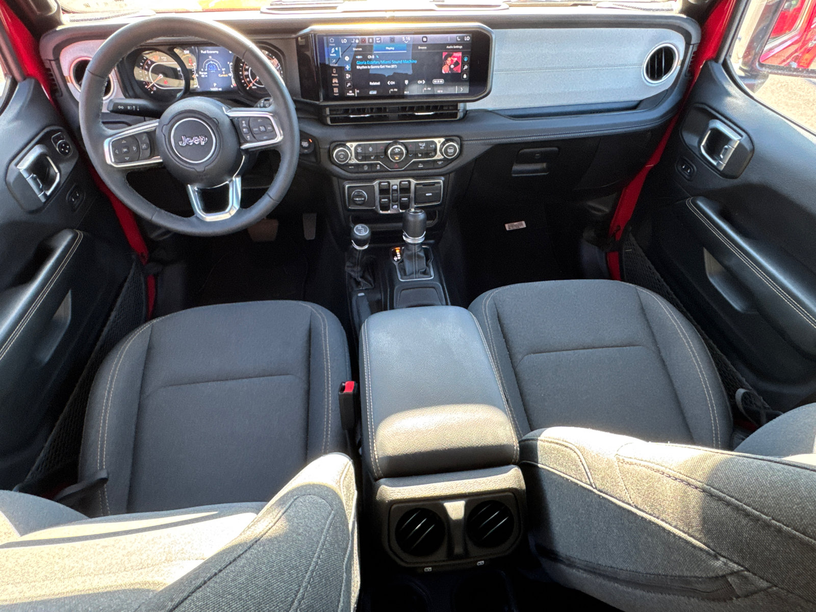 Used 2026 Jeep Wrangler Unlimited Sahara AWD/4WD image 24