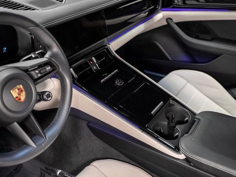 Used 2025 Porsche Panamera image 51