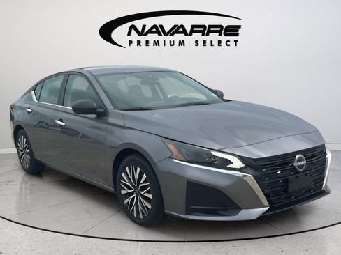 Used 2025 Nissan Altima 2.5 SV FWD image 1