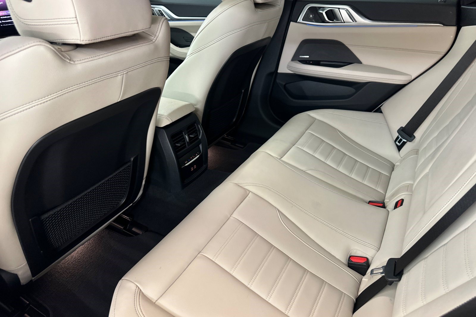 Certified 2023 BMW i4 eDrive40 w/ Premium Package RWD image 32