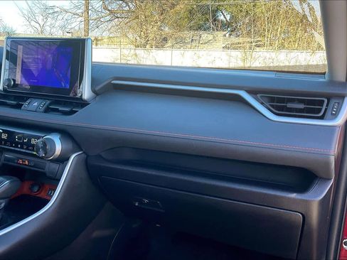 Used 2024 Toyota RAV4 Adventure image 17