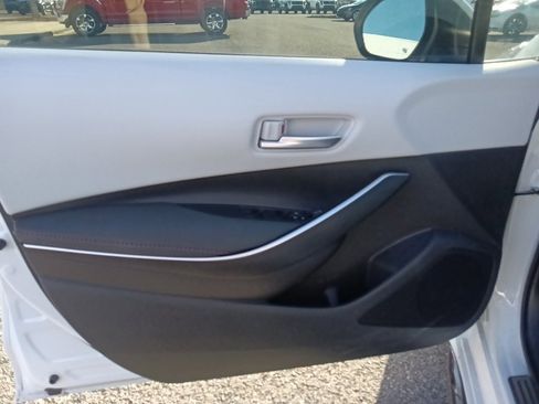 Used 2025 Toyota Corolla SE image 11
