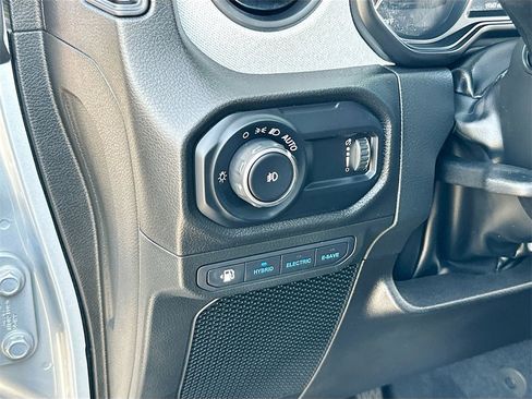 Used 2024 Jeep Wrangler Unlimited image 10
