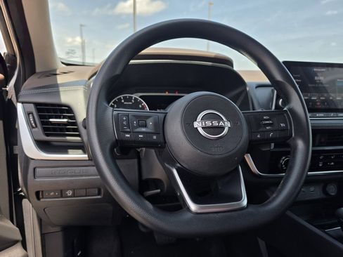 Used 2023 Nissan Rogue S AWD/4WD image 12