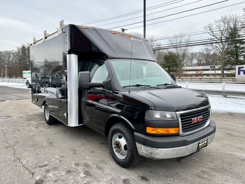 Used 2012 GMC Savana 3500 RWD image 3