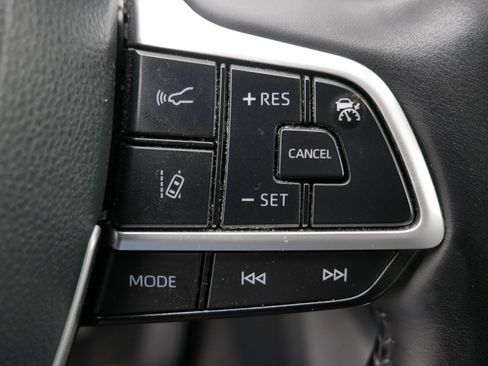 Used 2023 Toyota Highlander Limited image 28