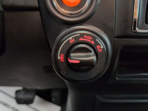 Used 2024 Nissan Titan SV image 17