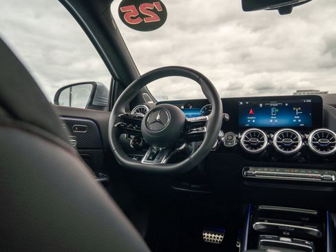 Used 2025 Mercedes-Benz GLA 35 AMG 4MATIC image 21