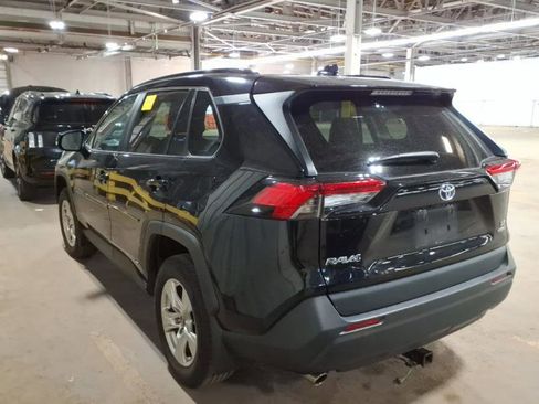 Used 2019 Toyota RAV4 LE AWD/4WD image 3