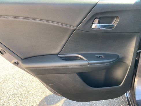 Used 2016 Honda Accord EX image 24