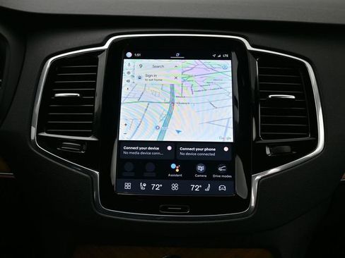 Used 2025 Volvo XC90 B6 Plus image 13