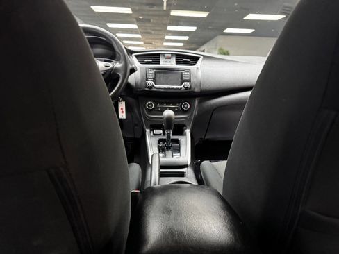 Used 2018 Nissan Sentra S image 38