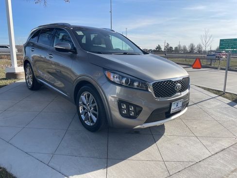 Used 2018 Kia Sorento SX image 2