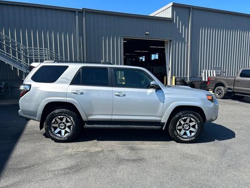 Used 2021 Toyota 4Runner TRD Off-Road Premium AWD/4WD image 2