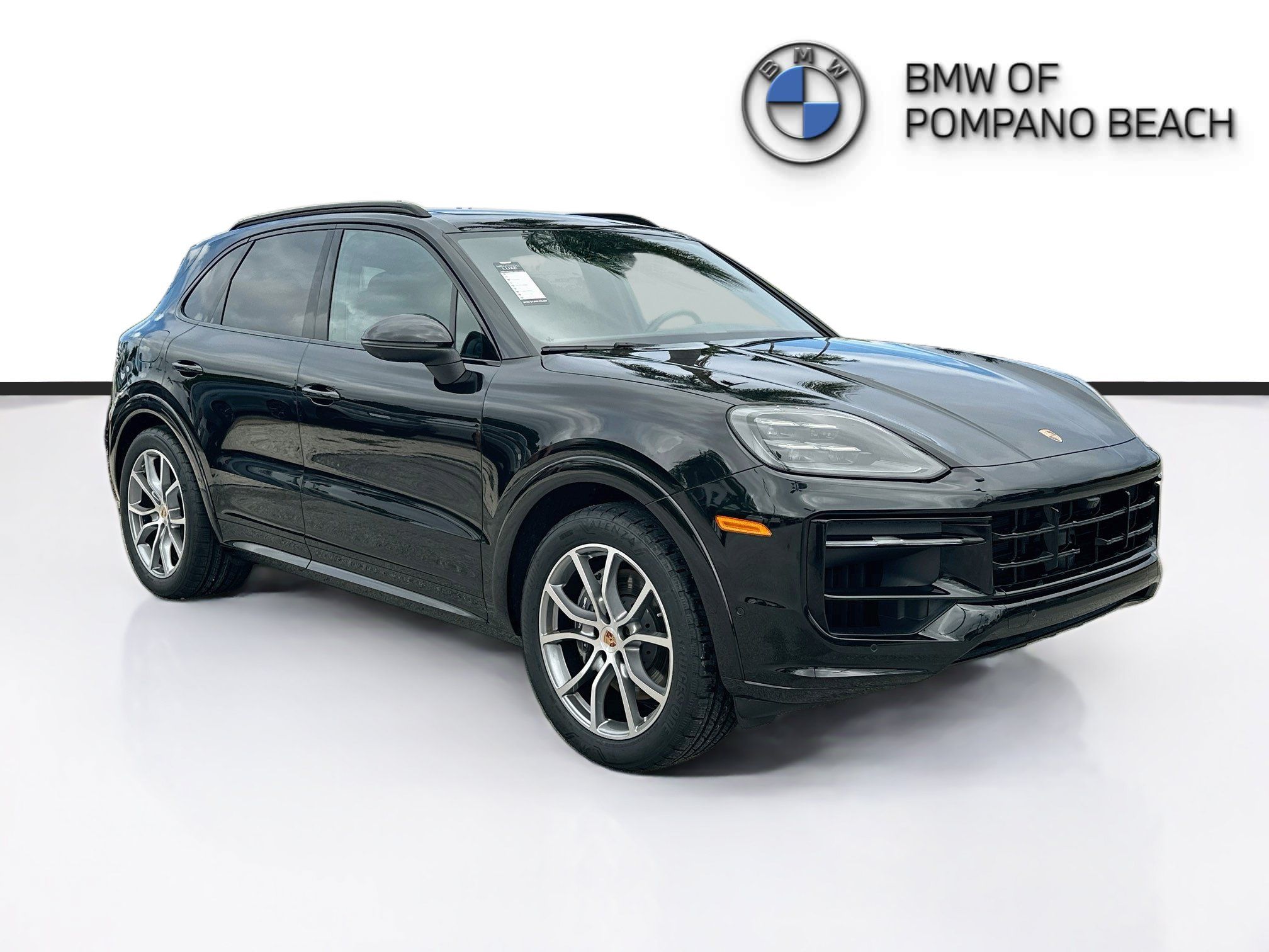 Used 2025 Porsche Cayenne AWD/4WD image 1