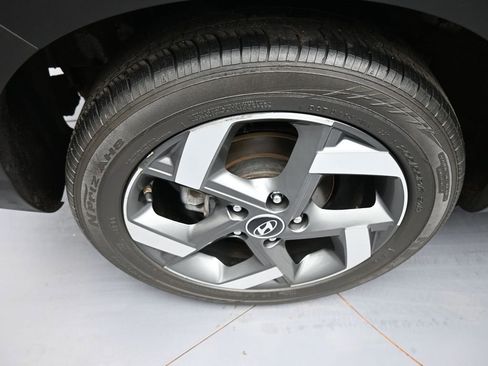 Certified 2021 Hyundai Venue SEL w/ Premium Package image 12