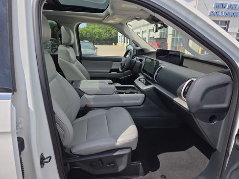 Used 2025 Ford Expedition Max Active AWD/4WD image 15