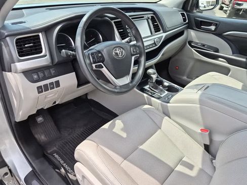 Used 2019 Toyota Highlander Limited AWD/4WD image 12