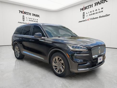Used 2023 Lincoln Aviator AWD image 7