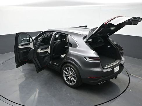 Certified 2025 Porsche Cayenne image 29