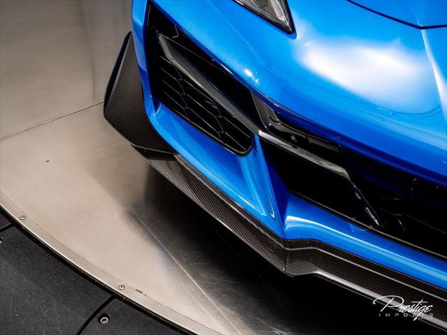Used 2025 Chevrolet Corvette Z06 w/ Z07 Performance Package RWD image 3