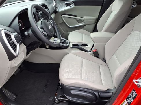 Used 2024 Kia Soul LX w/ Option Group 015 image 11