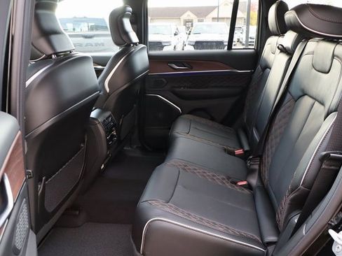 New 2025 Jeep Grand Cherokee Summit w/ Obsidian Package image 40