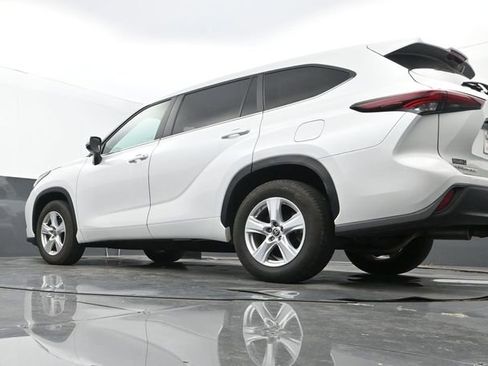 Used 2024 Toyota Highlander LE image 10